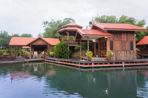 ที่พักริมน้ำ