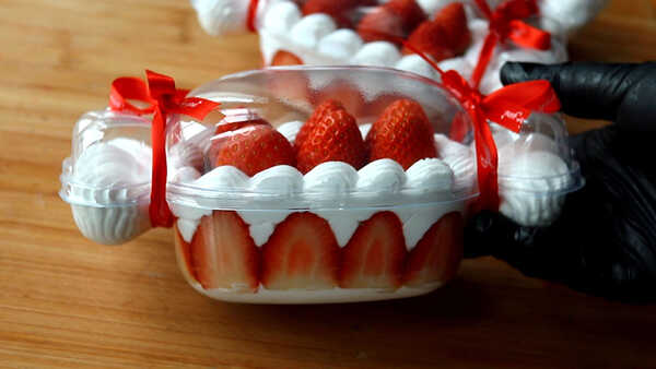 สูตรเค้กสตรอว์เบอร์รีในกล่องลูกกวาด สูตรเค้ก เค้กสตรอว์เบอร์รี สูตรขนม