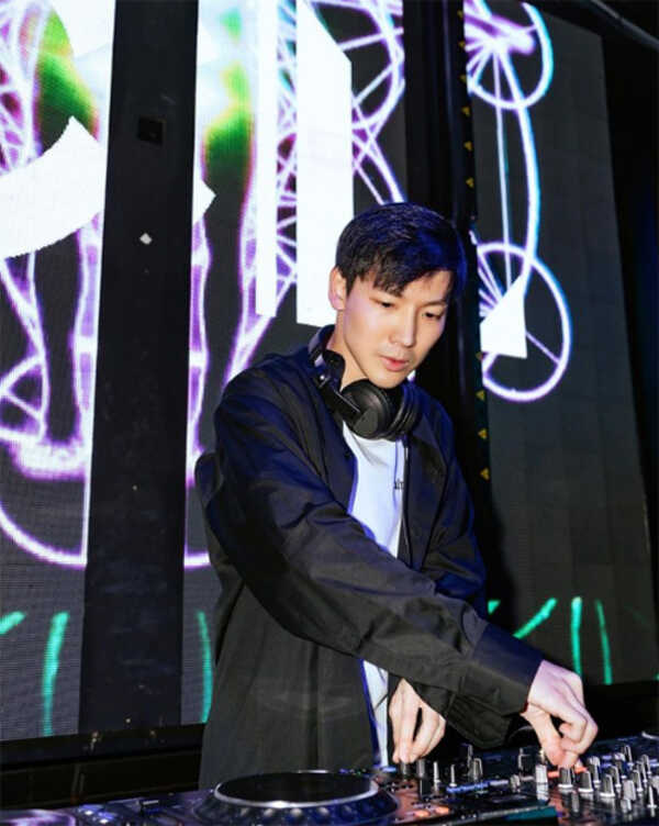 หมอบอม ชวกร หมอหล่อ