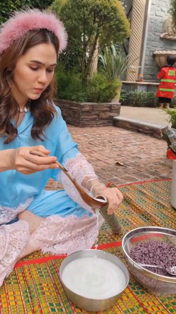 ชมพู่ อารยา
