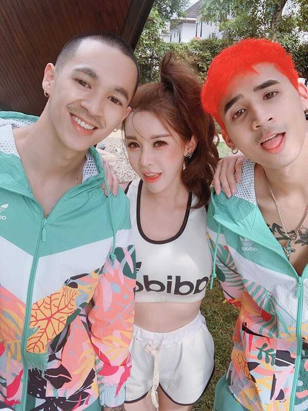 เพื่อน ออฟฟี่ แม็กซิม