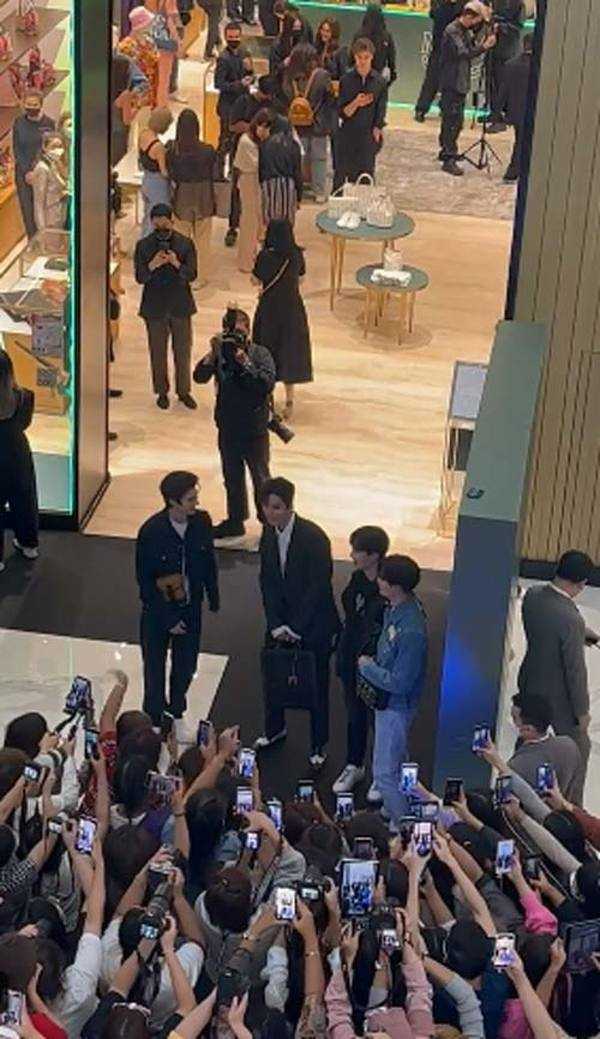 ไล่ศิลปินคนอื่นทําไม