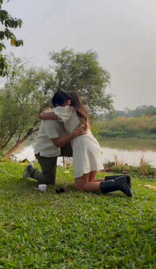 เปอติ๊ด คุกเข่าขอแฟนหนุ่มแต่งงาน