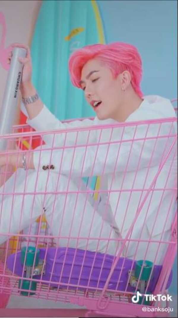 แบงค์ อภิวัตร