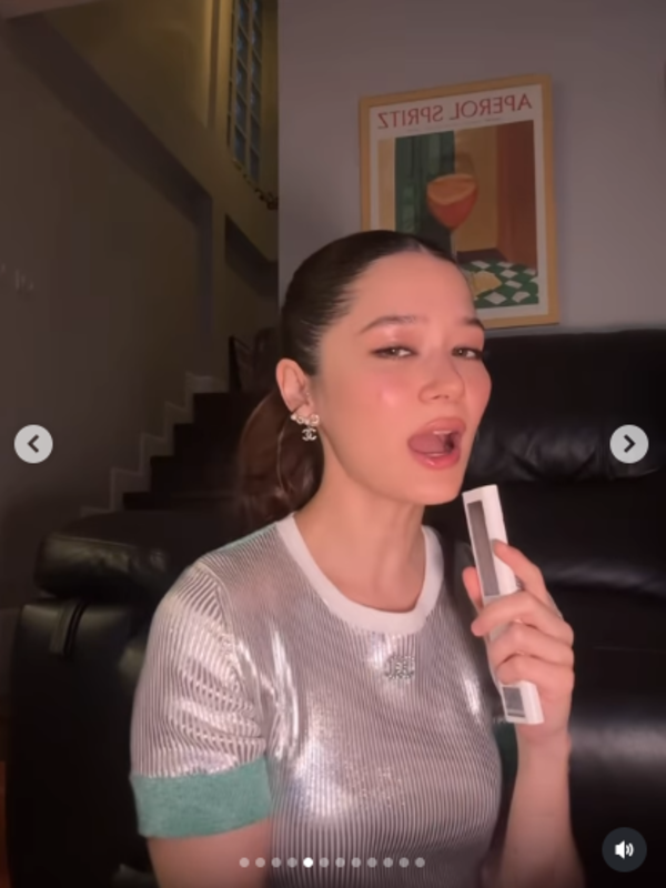  วี วิโอเลต โพสต์คลิปโชว์ร้องสดรัว ๆ 