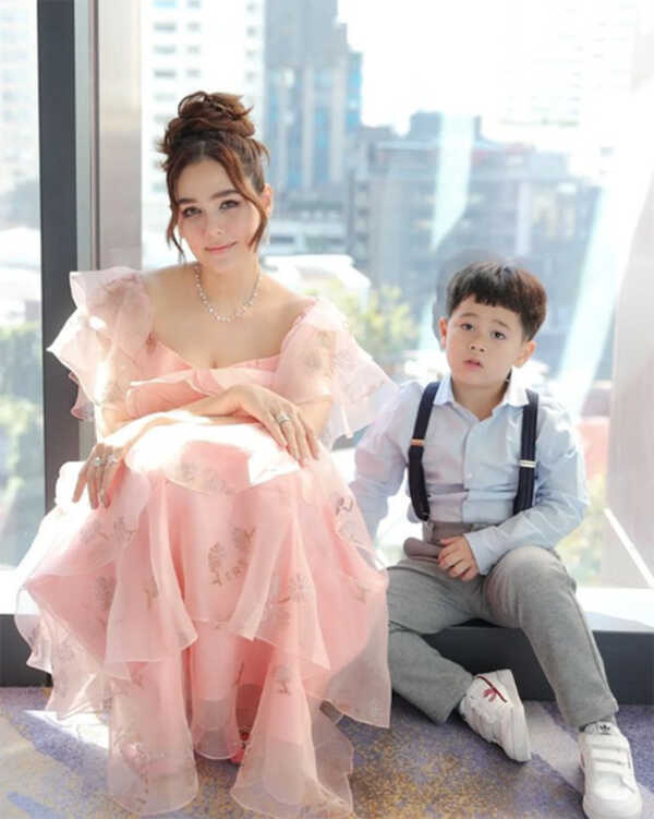 ชมพู่ อารยา