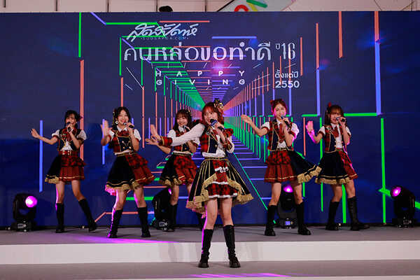 มินิคอนเสิร์ตจาก BNK48