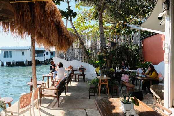Fat Submarine Cafe คาเฟ่เกาะล้าน