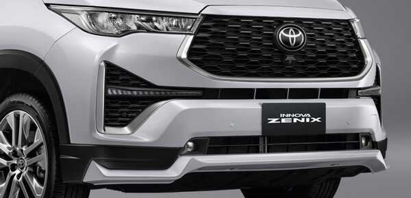 toyota innova Zenix2025