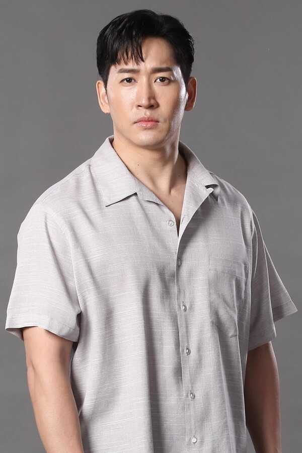 อกธรณี ไนกี้ นิธิดล