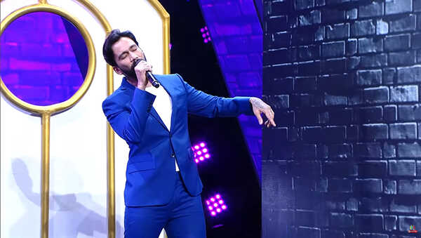 ร้องข้ามกำแพง