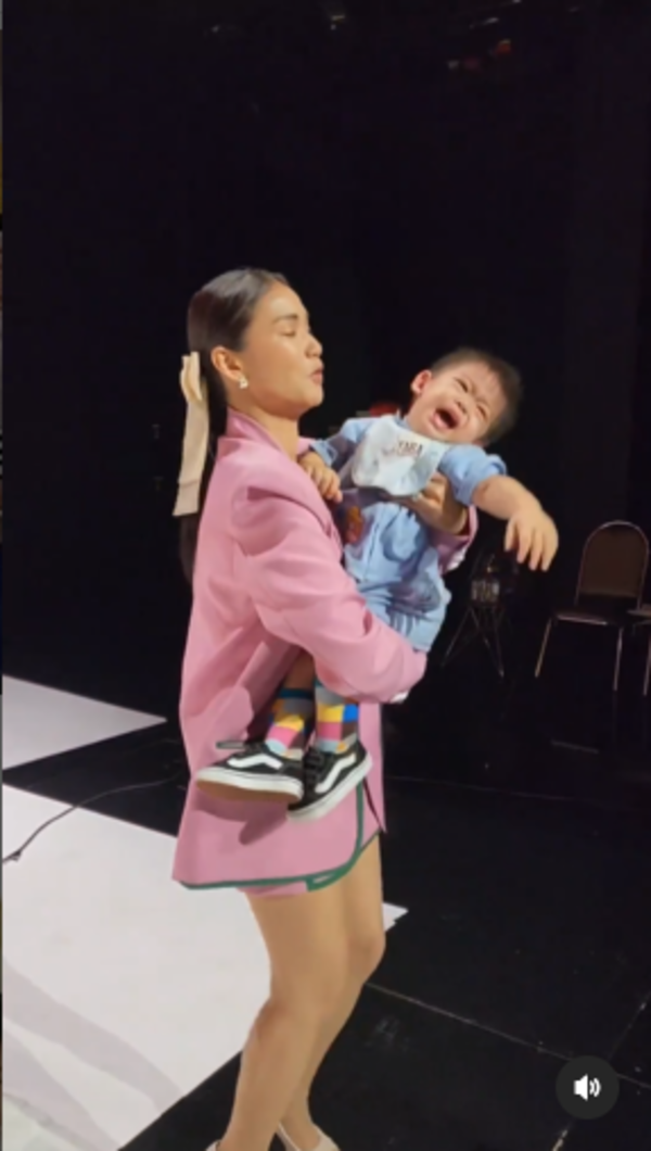 ชมพู่ ก่อนบ่าย 