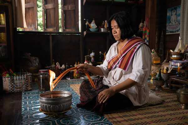 หนัง ร่างทรง