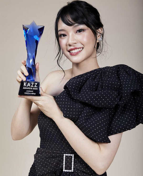 งานประกาศรางวัล, แฟชั่นพรมแดง