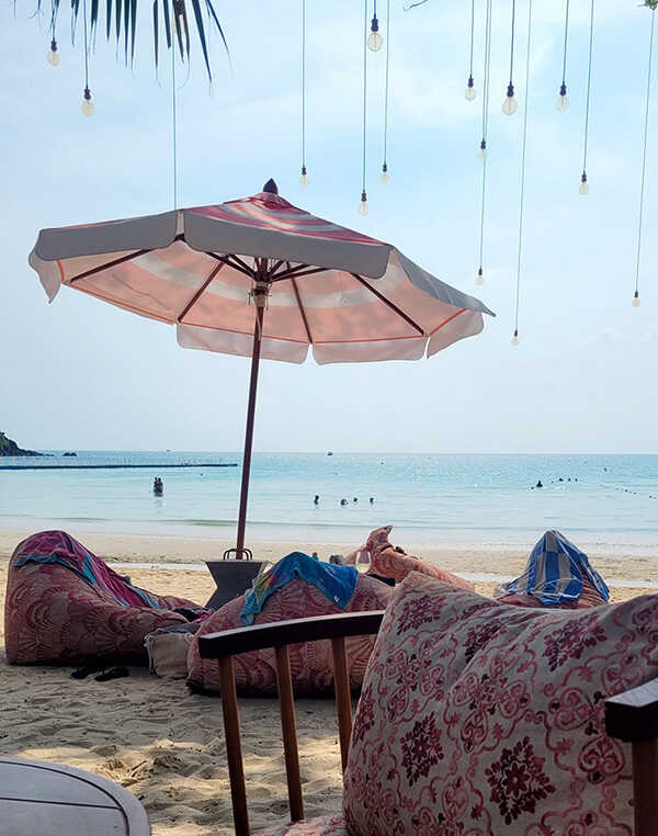 Buzz Coco Club ริมทะเล