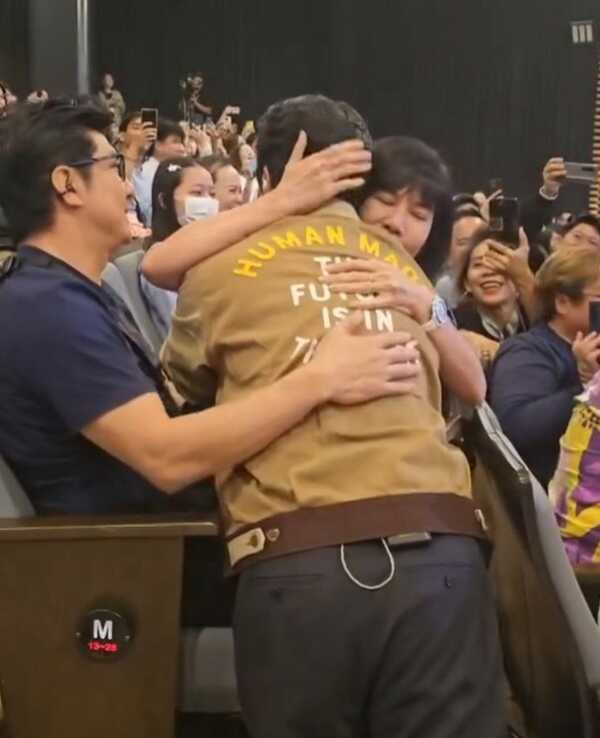 พี่อ้อย ให้กำลังใจ แสตมป์