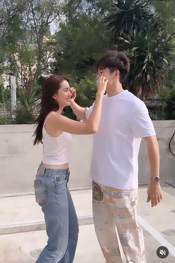  โบว์ เมลดา  อาเล็ก 