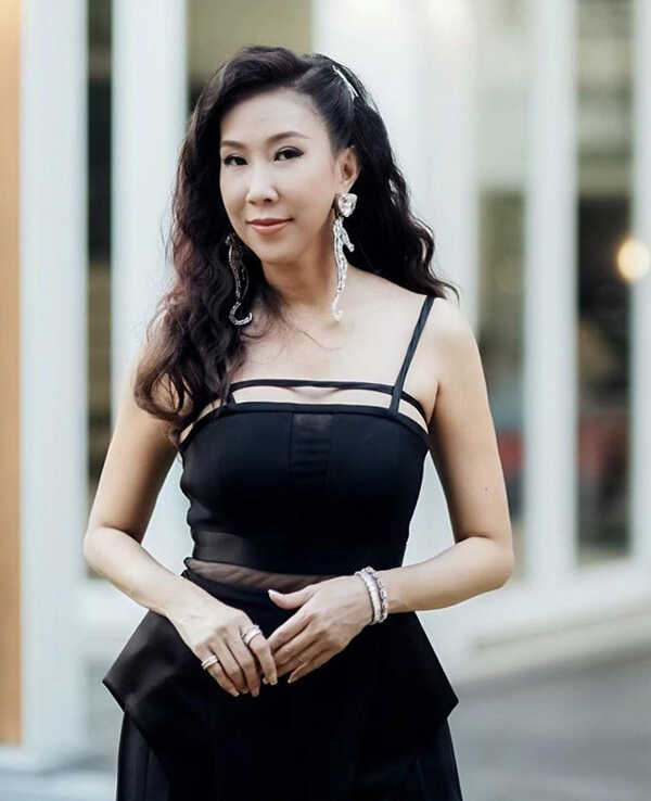 เอิ๊ก พรหมพร แฟชั่นเซตสุดแซ่บ สวยเซ็กซี่ในวัย 49