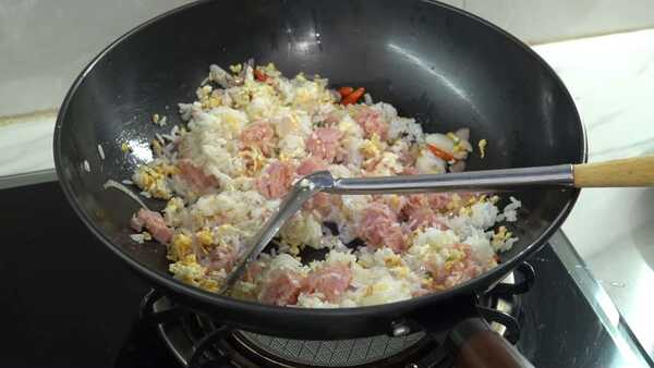 ข้าวผัดแหนม
