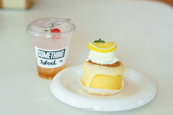 Something to feel คาเฟ่ชะอำ
