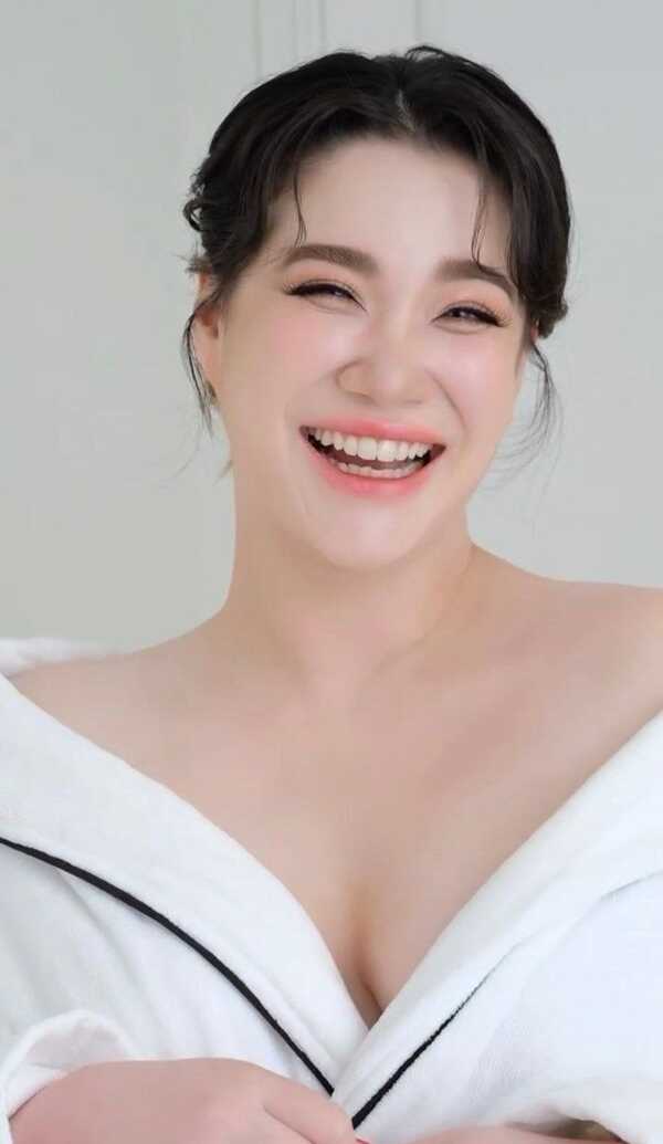 แต่งแล้ว นนนี่ ลูกสาว แอน สิเรียม ควงแฟนหนุ่มเข้าพิธีวิวาห์ เจ้าสาวสวยออร่ามาก