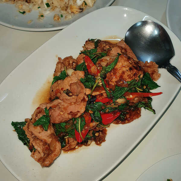 ร้านอาหารประตูผี