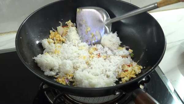 ข้าวผัดแหนม