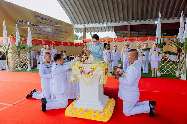 ท่านผู้หญิงอรอนงค์ ผู้แทนพระองค์ ในพิธีวางศิลาฤกษ์ หอประชุมคณะสงฆ์