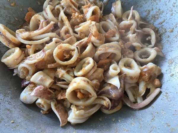 ปลาหมึกผัดไข่เค็ม