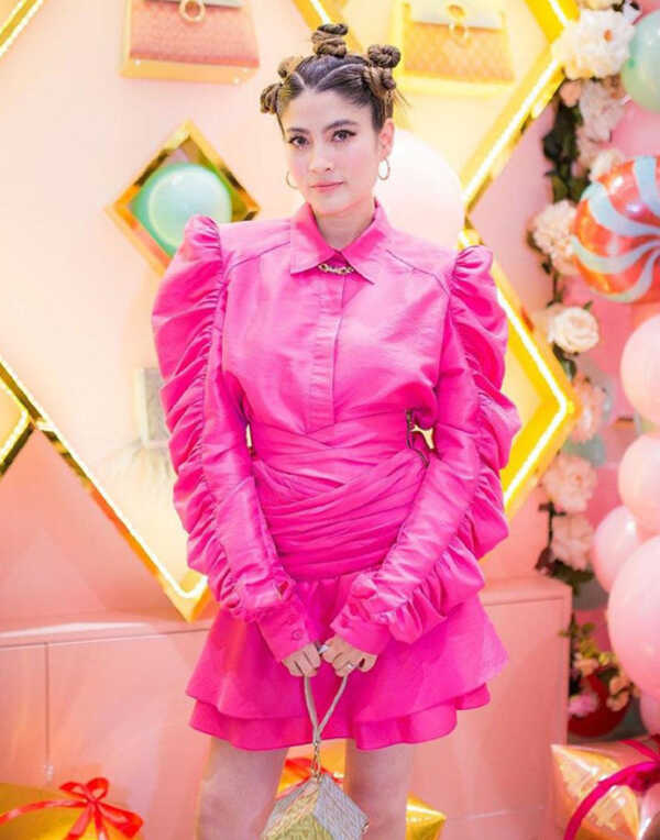 แฟชั่นชุดสีชมพู, วาเลนไทน์