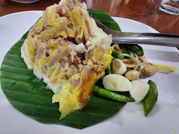 ร้านอาหารเฮือนเพ็ญ