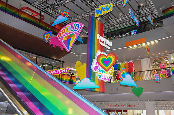 จุดถ่ายรูป Pride Month