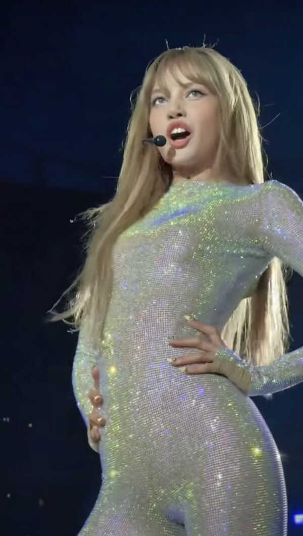 ดีเทลชุด ลิซ่า ขึ้นคอนเสิร์ต BLACKPINK