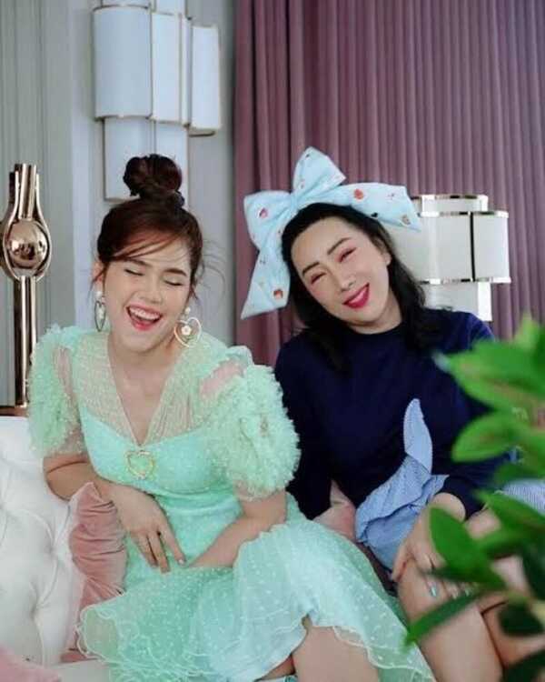 ชมพู่ อารยา