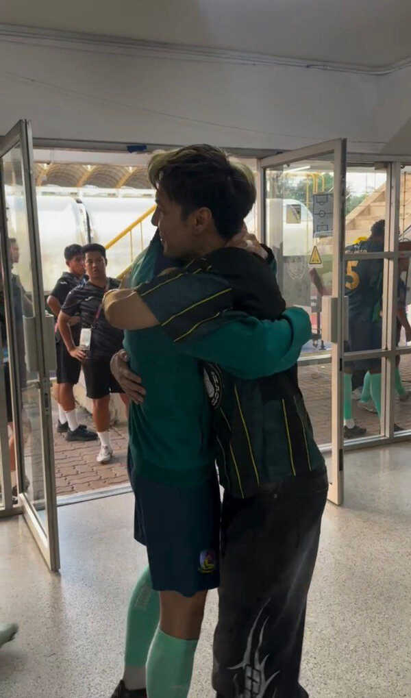 ปอนด์ P HOT ลงคลิปกอด โตโน่ 