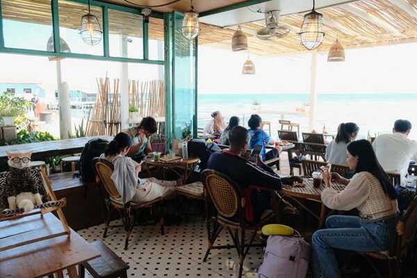 Fat Submarine Cafe คาเฟ่เกาะล้าน