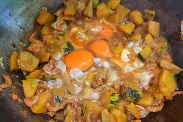 ฟักทองผัดไข่