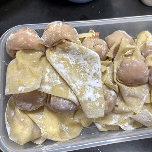 ราเมงเกี๊ยวหมูหางยาว ซุปไก่ กับปีกไก่ตุ๋นซอส เมนูเส้น อาหารจานเดียว เกี๊ยวหมู สูตรอาหาร