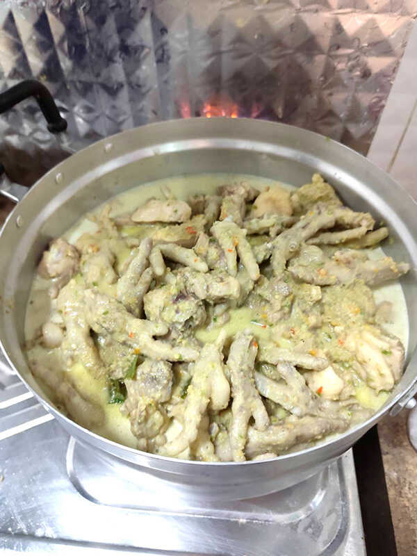 แกงเขียวหวานฟักใส่ไก่และตีนไก่ แกงเขียวหวาน แกงกะทิ อาหารไทย สูตรอาหาร