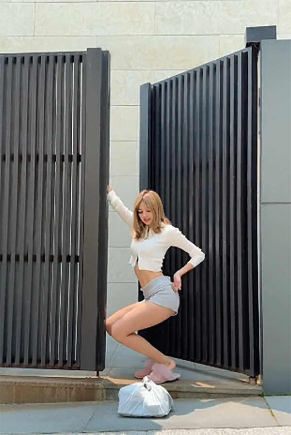 ลิซ่า กับท่าเต้นทุบสะโพก