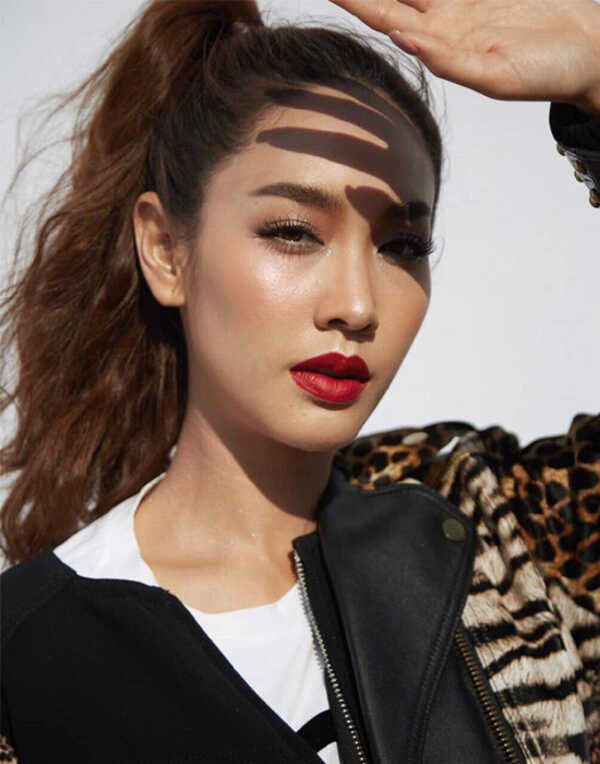 ท่าโพสถ่ายรูป