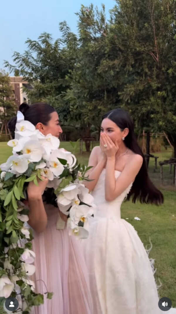 ดารารับช่อดอกไม้งานแต่ง ใหม่ ดาวิกา - เต๋อ ฉันทวิชช์