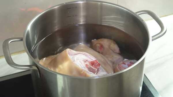 วิธีทำเมนูขาหมูพะโล้