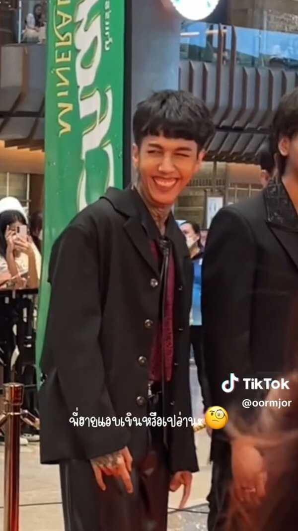 ฮาย Paper Planes