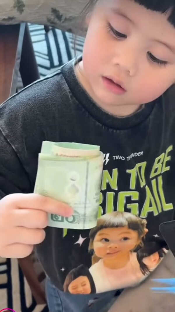 แม่ชม น้องเกล