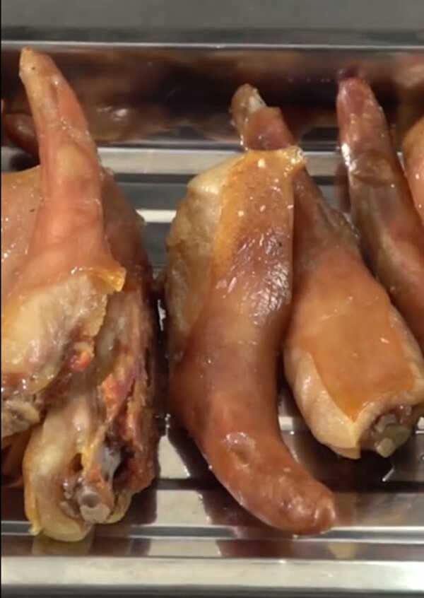 หางหมูกรอบ