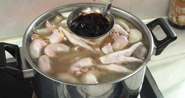 ก๋วยเตี๋ยวไก่ตุ๋นมะระ