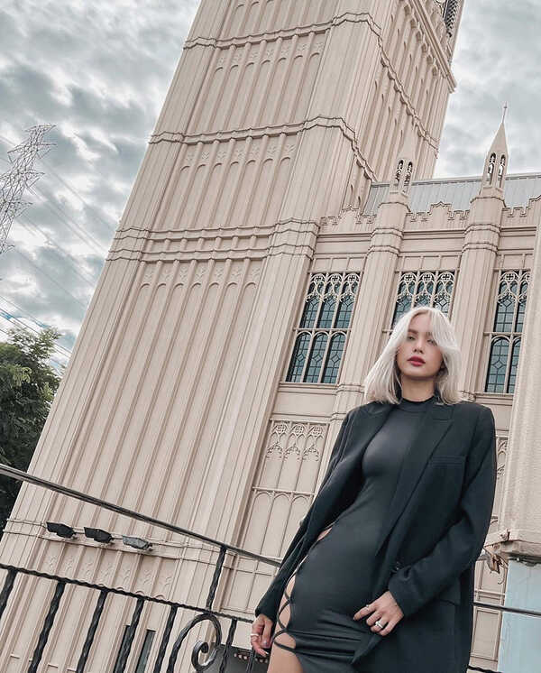 อุ้ม ลักขณา