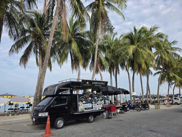 เที่ยวหาดบางแสน