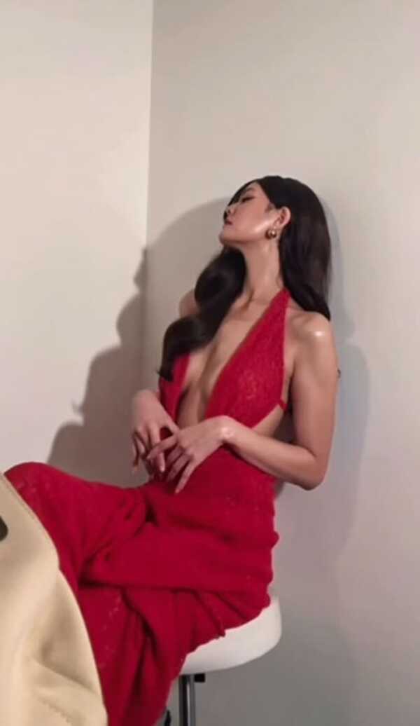 เจนี่ เทียนโพธิ์สุวรรณ ลุคใหม่ ชุดแดงแหวกอก พร้อมผมยาวสุดปัง แซ่บมากแม่ 